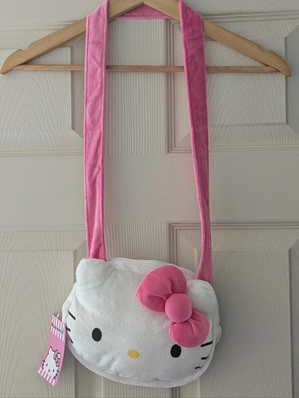 Hello Kitty White Plush Shoulder Bag with Pink Bow
